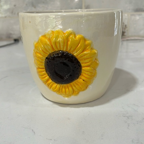 Sunflower Decorative Ceramic Pot - Picture 1 of 3